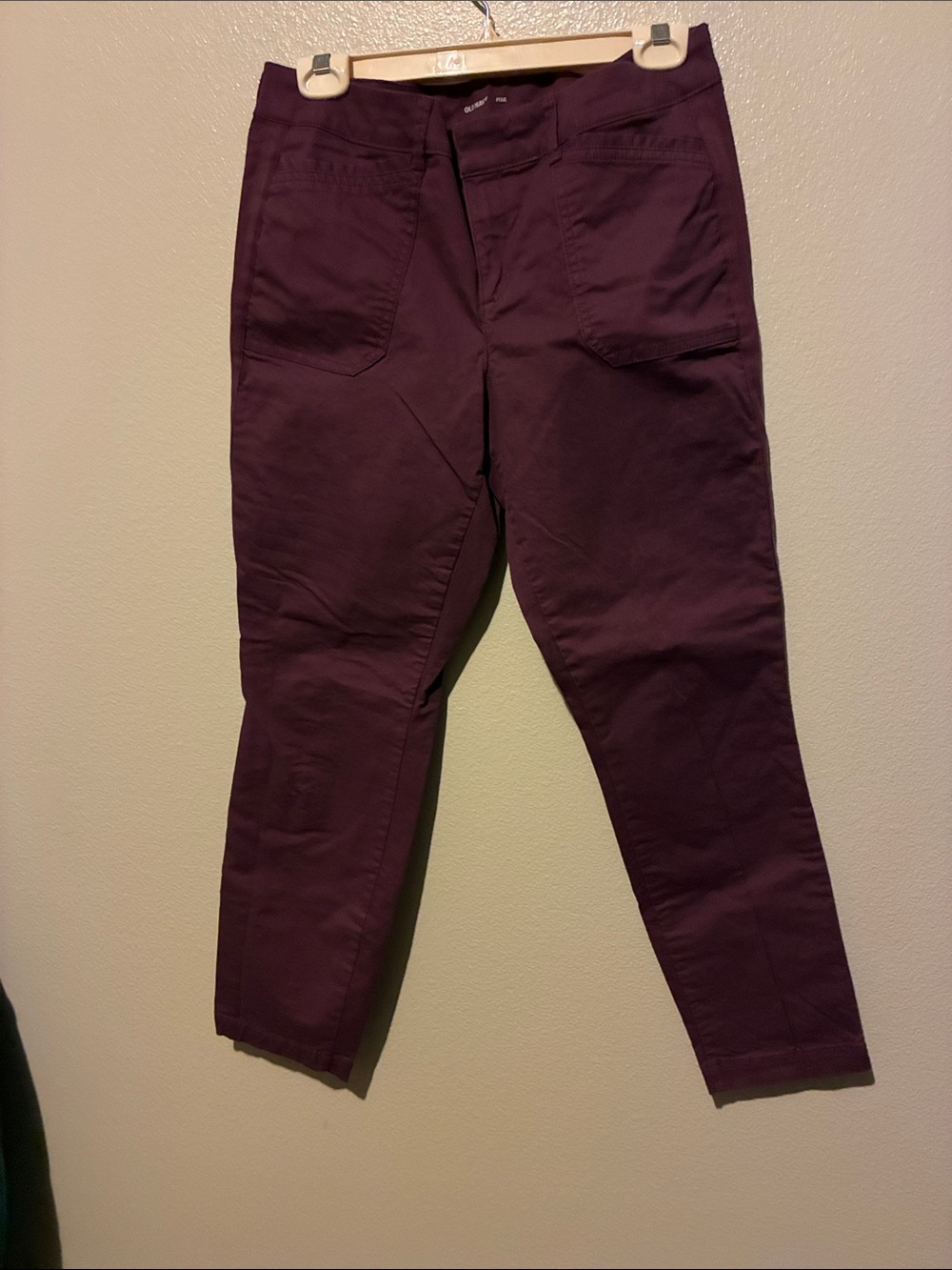 Old Navy Women's purple Burgundy Capris